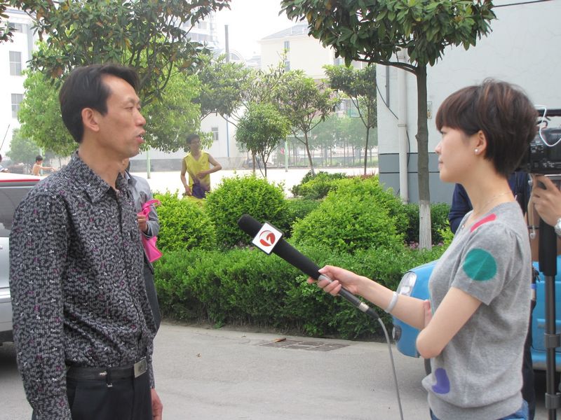 <em>主持人</em><em>帮女郎</em>梅兆卿<em>主持</em>