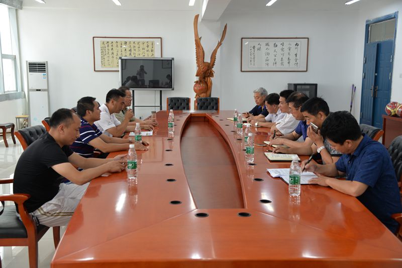 安徽工程学院领导,利辛一中校长王学哲,校党委书记,副校长刘年,校党委